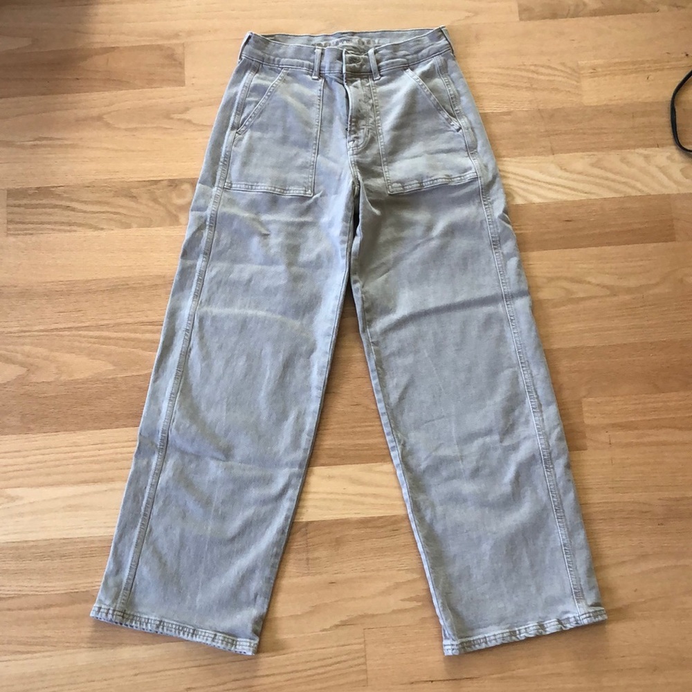 American Eagle Skater Jeans. Size 4. Taupe/Beige.